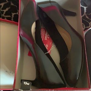 Dexflex Comfort Karma Round-Toe Pump Size 13